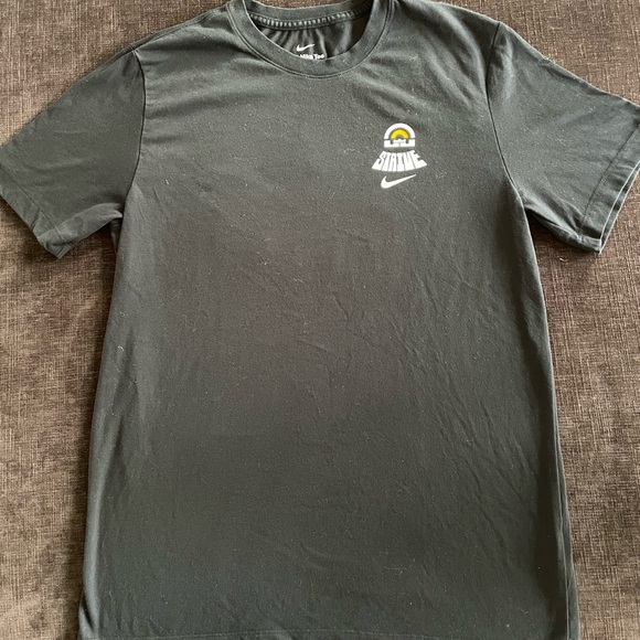 Lebron James Nike T- shirt. Men’s Medium.. fits a little small. Worn only once. - Picture 2 of 5